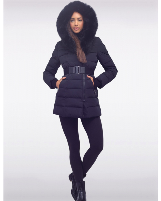 Manteau Sokos Vonne Quilted Cire Polyloft® avec capuche bordée de fourrure véritable, zip asymétrique sur le devant et ceinture cintrée à la taille pour une silhouette flatteuse par Manteaux Manteaux.