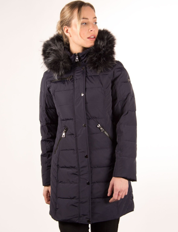Manteau matelassé avec garniture de fourrure synthétique par Saki