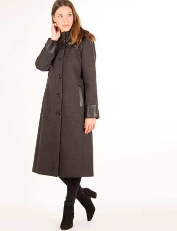Long manteau avec détail en cuir synthétique par Portrait