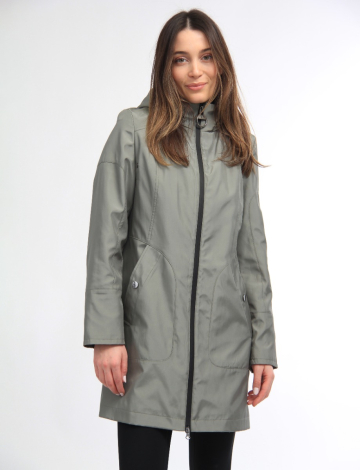 Manteau de pluie avec capuchon amovible et ajustable par Portrait