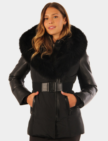 Manteau d'hiver bordé de fourrure par Sokos